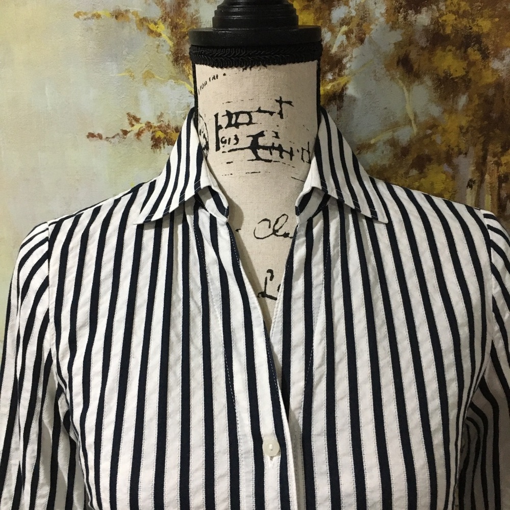 EUC TALBOTS Petite Button Down Shirt - Picture 2 of 13